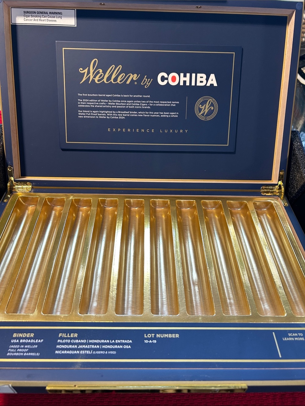 Weller by Cohiba Luxury Cigar Display Case - Navy & Gold